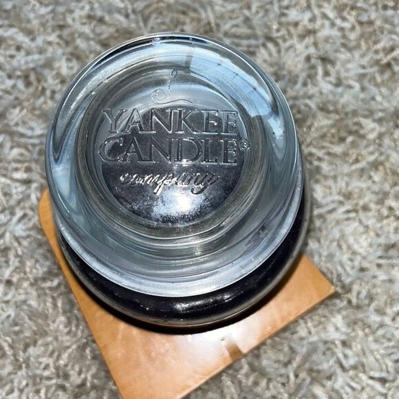 Yankee Candle Lilac Blossoms 14.5 oz Retired Rare Black Band Purple - Picture 3 of 8